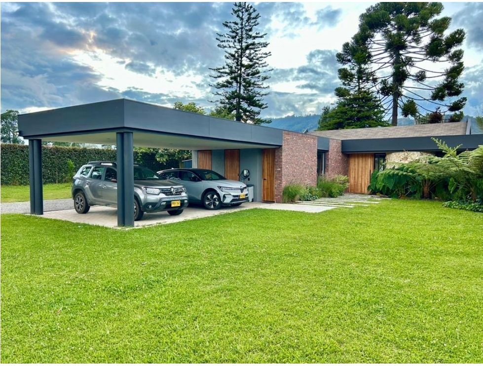 Exclusiva Casa de Lujo en Venta en Llano Grande  — 1