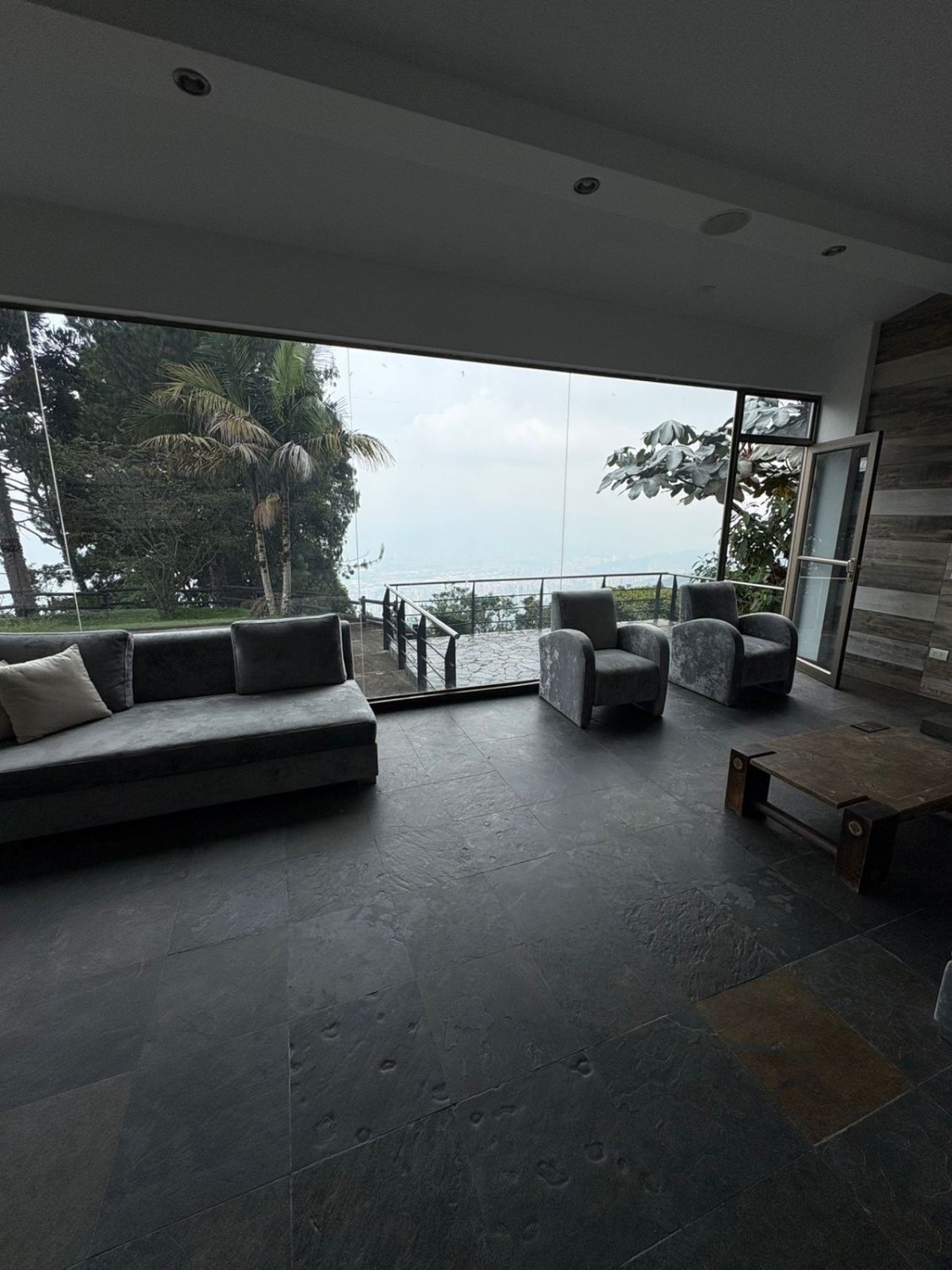 Exclusiva Casa en Renta y Venta en las palmas  - Image 3