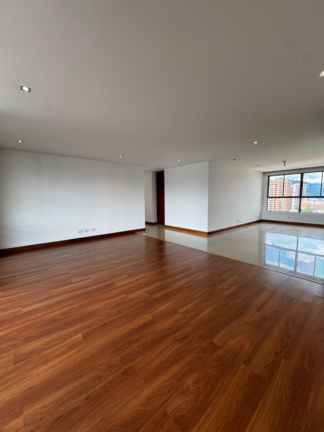 Amplio Apartamento con vista a Medellín en Renta Tradicional  - Image 5
