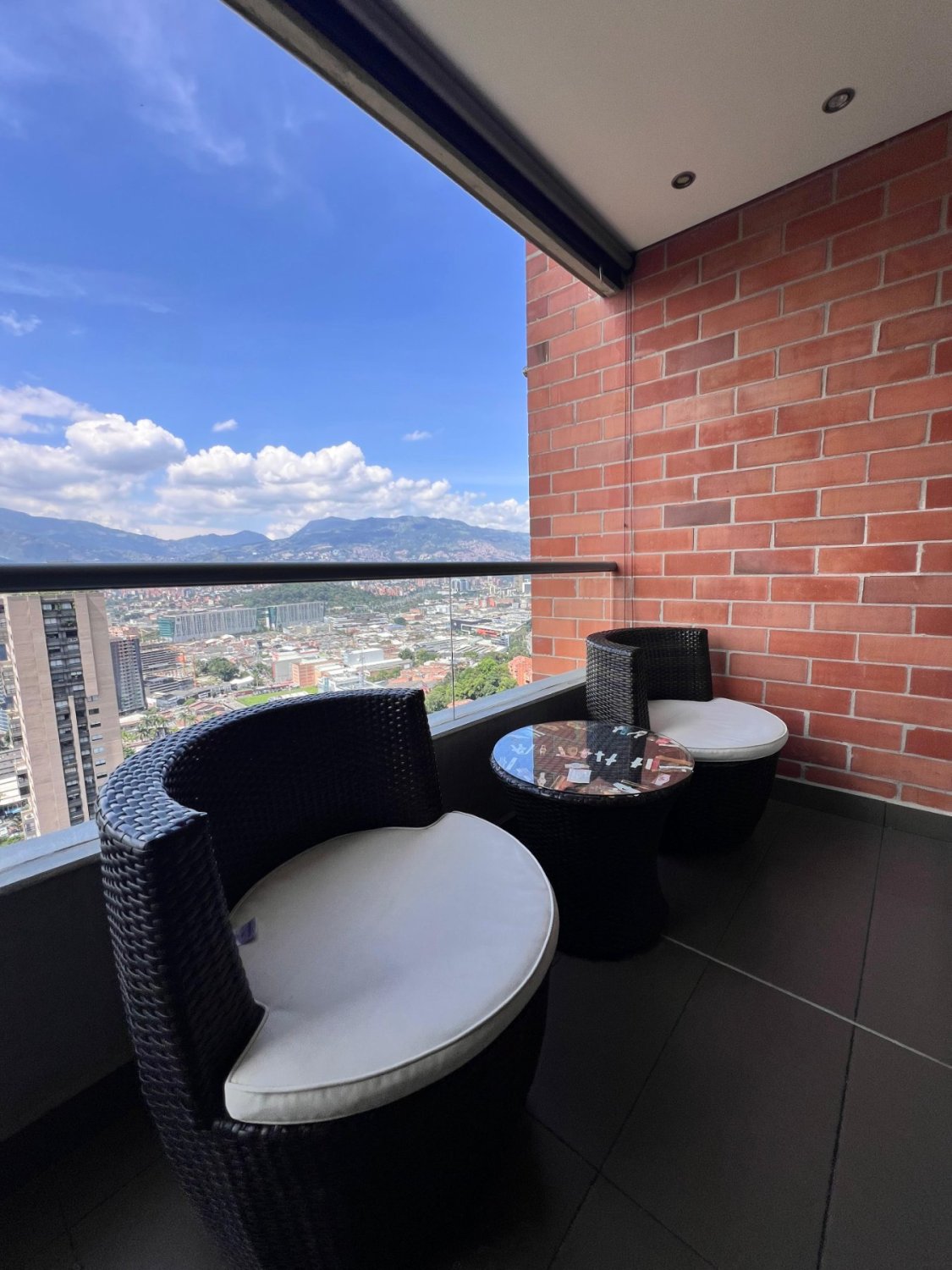 High-Floor Furnished Apartment with Stunning Views – Castropol — 9
