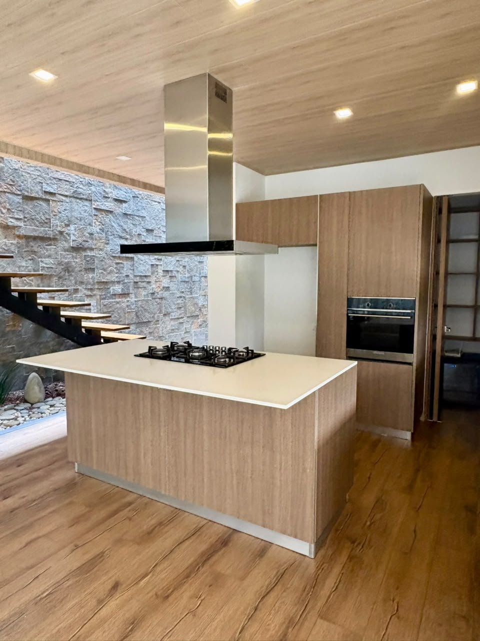 Exclusiva Casa en el alto de las palmas en Venta y renta  — 2
