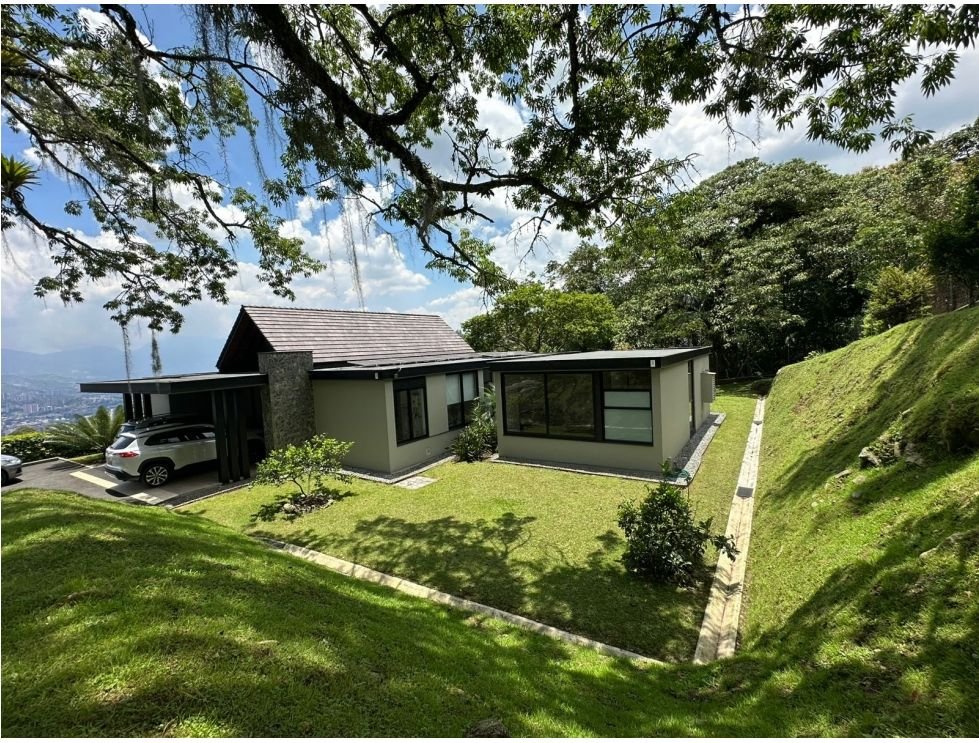Hermosa casa en la loma del Escobero (Parte plana ) En Renta .  — 1