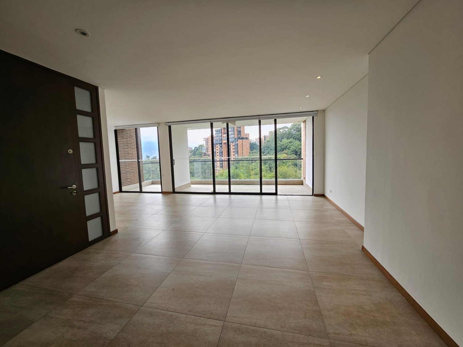 gran apartamento en Renta y Venta en el poblado  - Image 2