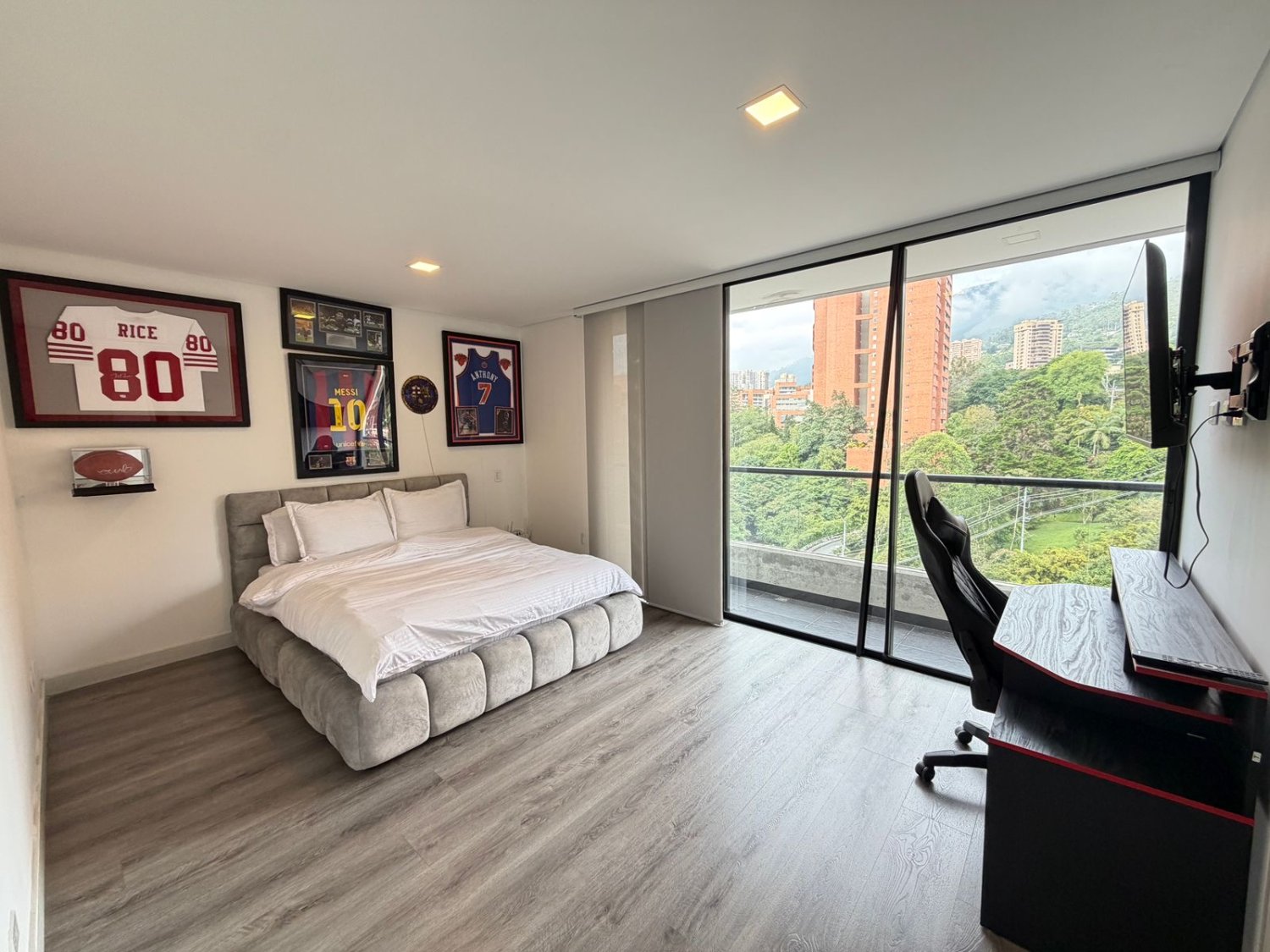 Apartamento amoblado moderno en el tesoro - Image 5