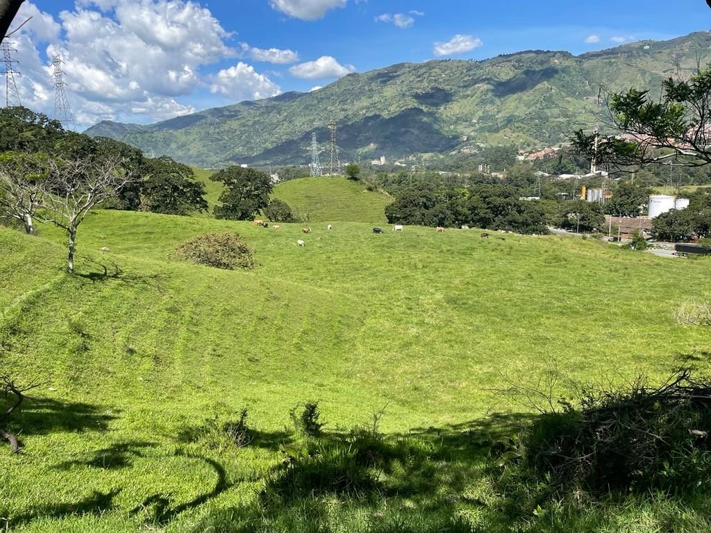 Gran lote a disponible en Venta para desarrollo inmobiliario en Girardota  — 9