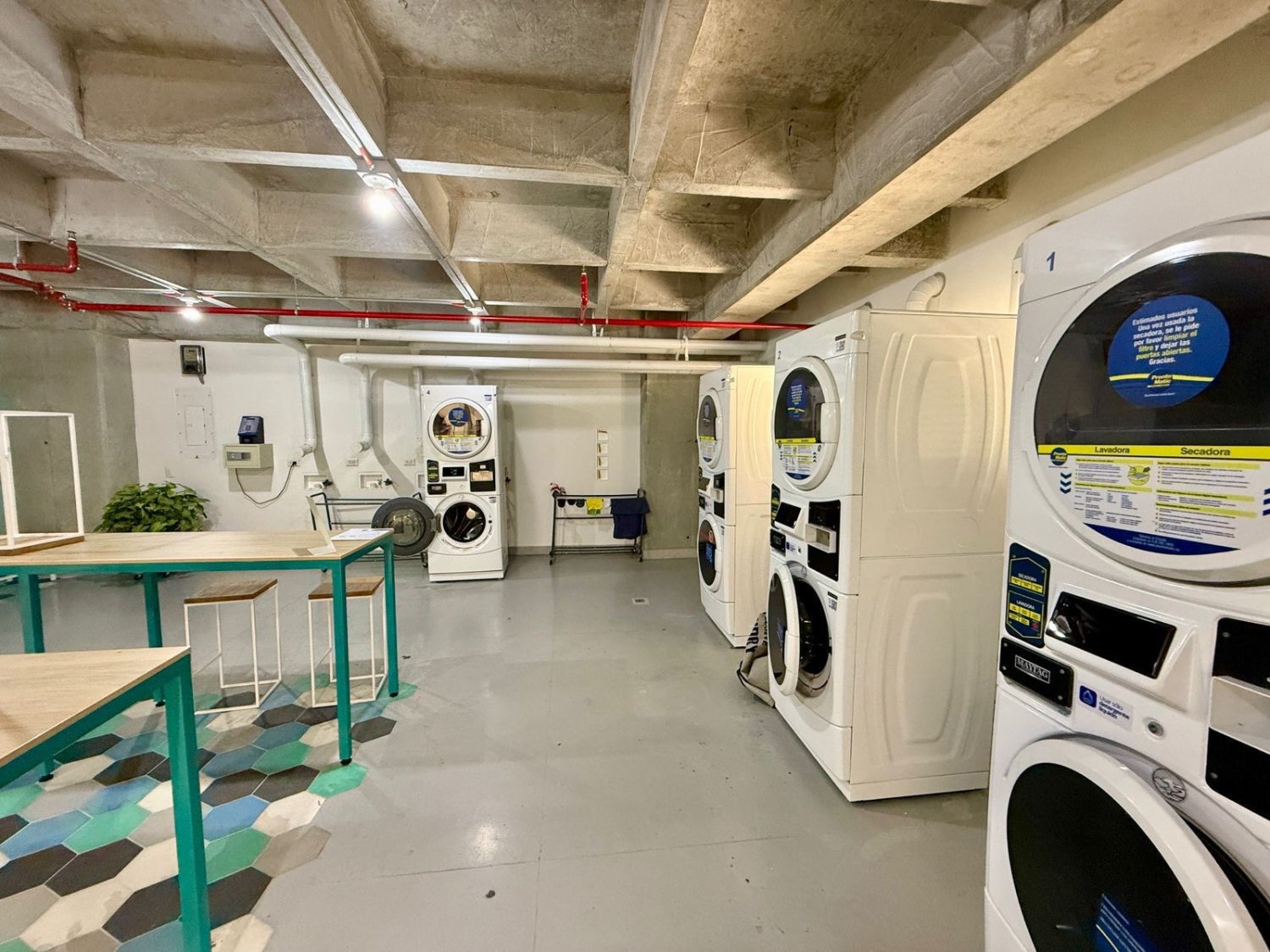 Venta De moderno apartamento en Ciudad Del Rio Medellin - Image 15