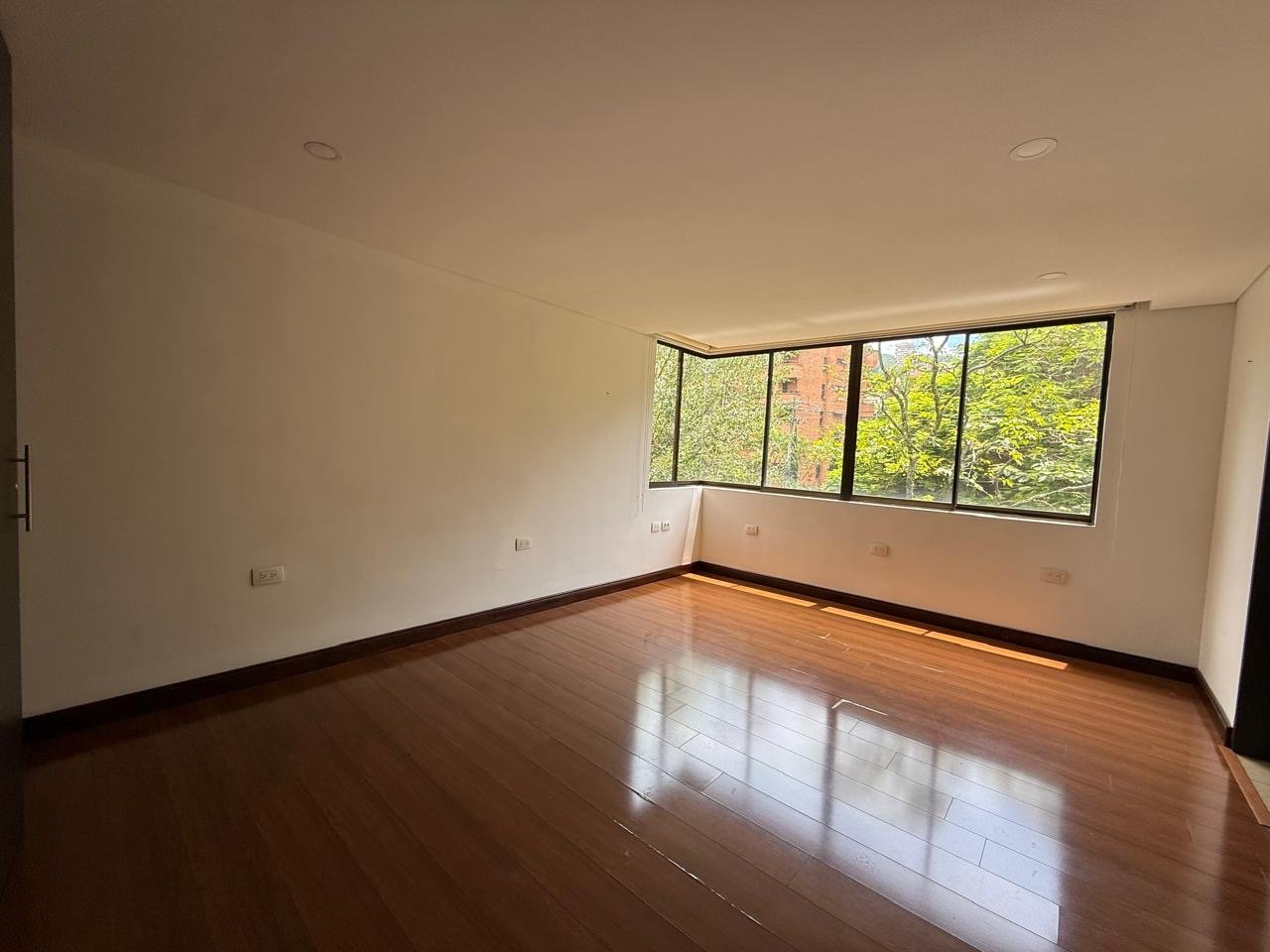 En renta y Venta amplio apartamento en Castropol  - Image 19