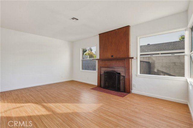 Roomy Single Family Home in Burbank!  - Image 6