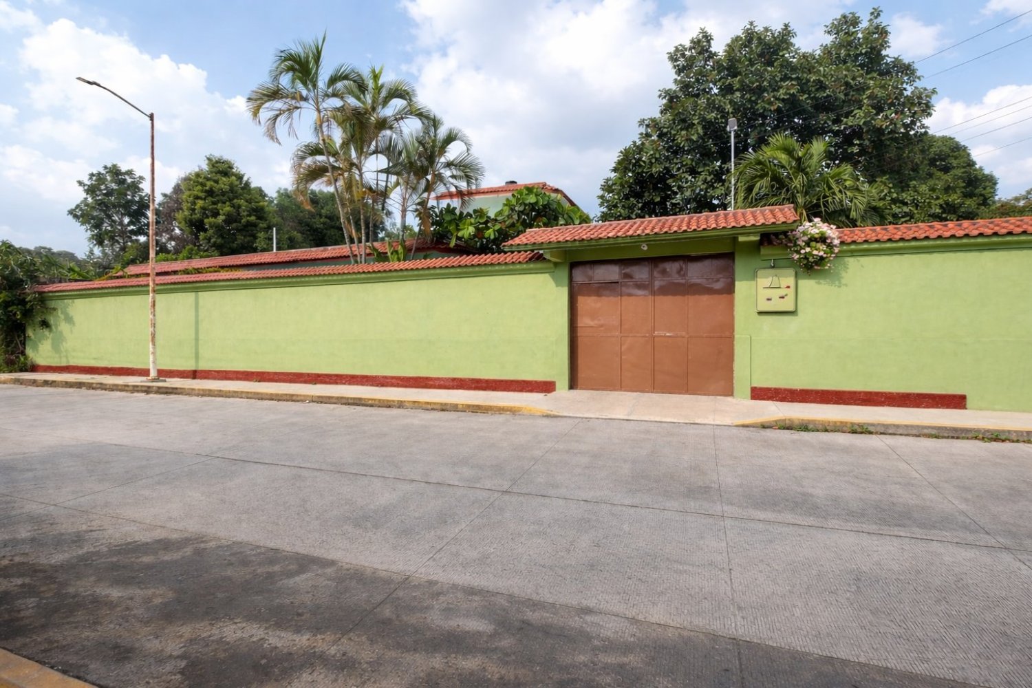 Casa Moderna en Col. Don Pedro, Catemaco - Image 1