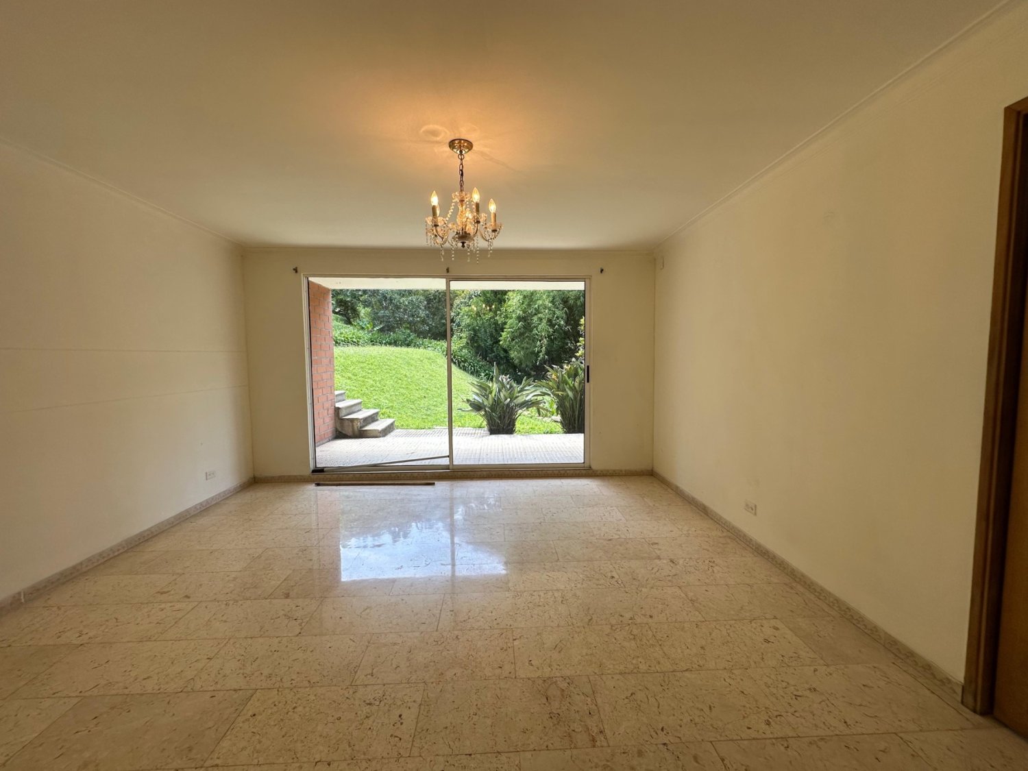 Se Renta casa Colonial en el Poblado con fácil Acceso a Palmas  - Image 6