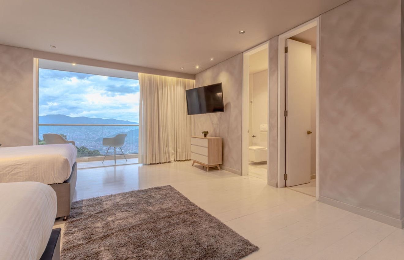 Exclusiva mansión  en Renta  amoblada y Venta en el Poblado (Las palmas ) - 25