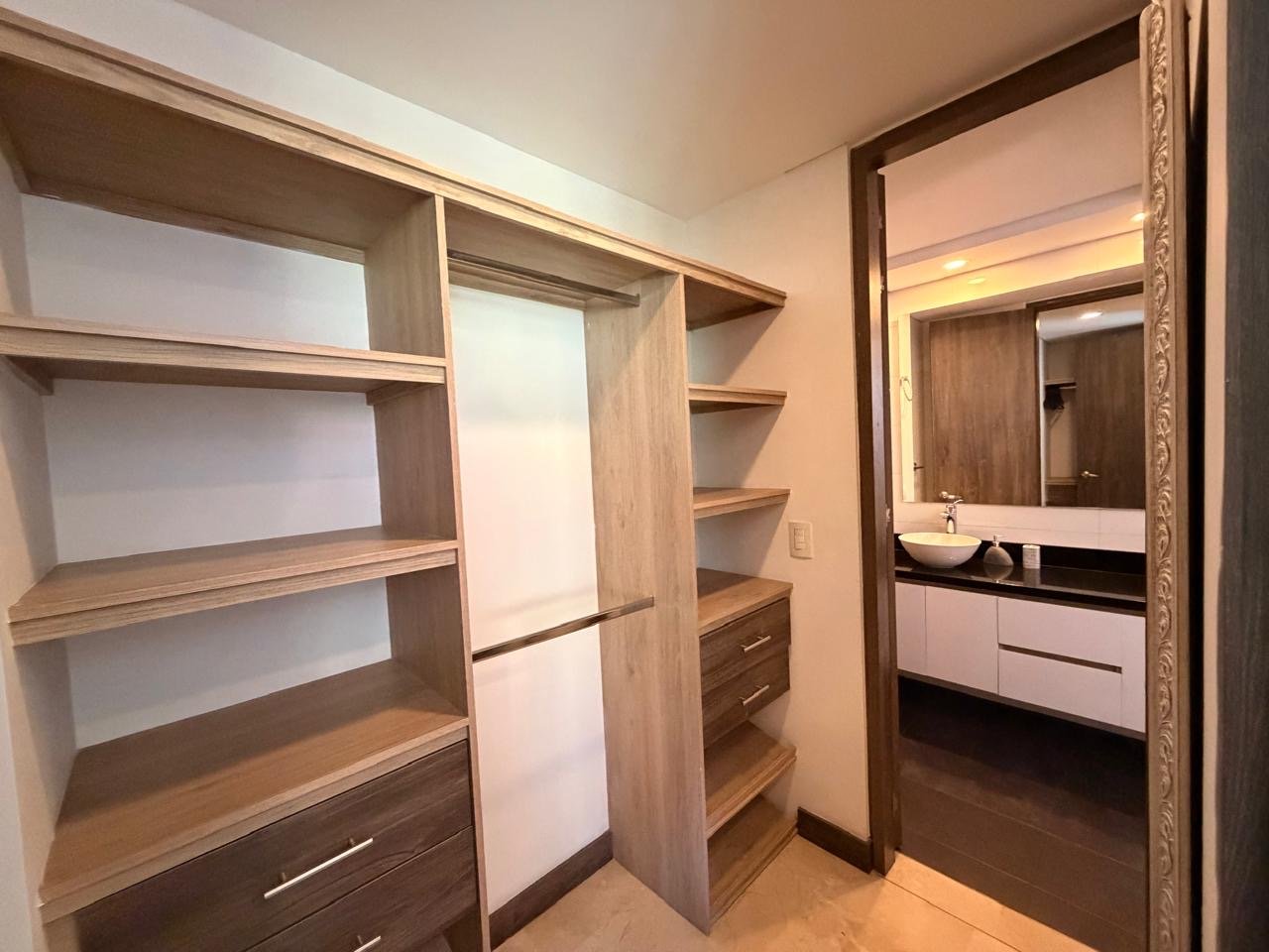 Gran Apartamento ubicado en milla de oro disponible en Renta amoblada  — 23