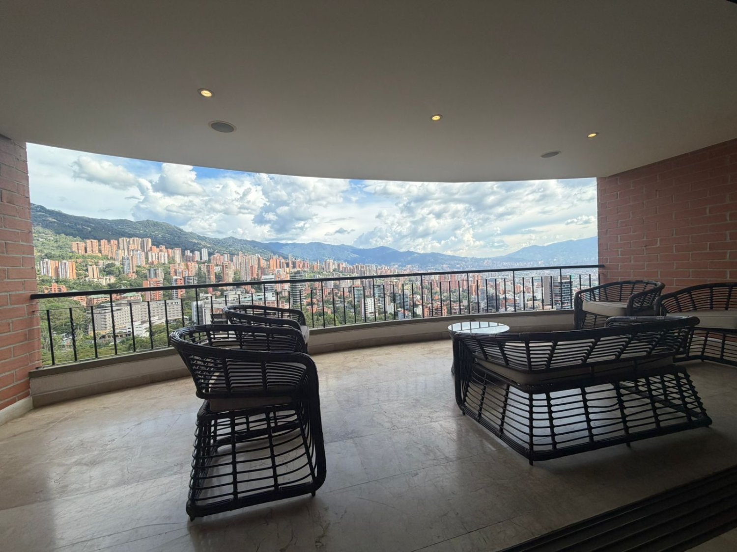 Luxury Furnished Apartment for Rent & Sale – Las Palmas, El Poblado - 17