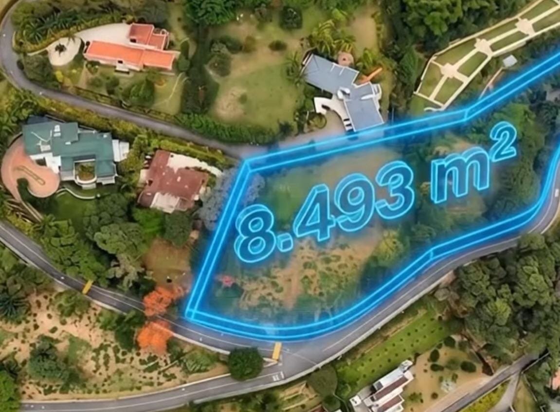 Exclusivo lote en venta con vista a la ciudad  — 1