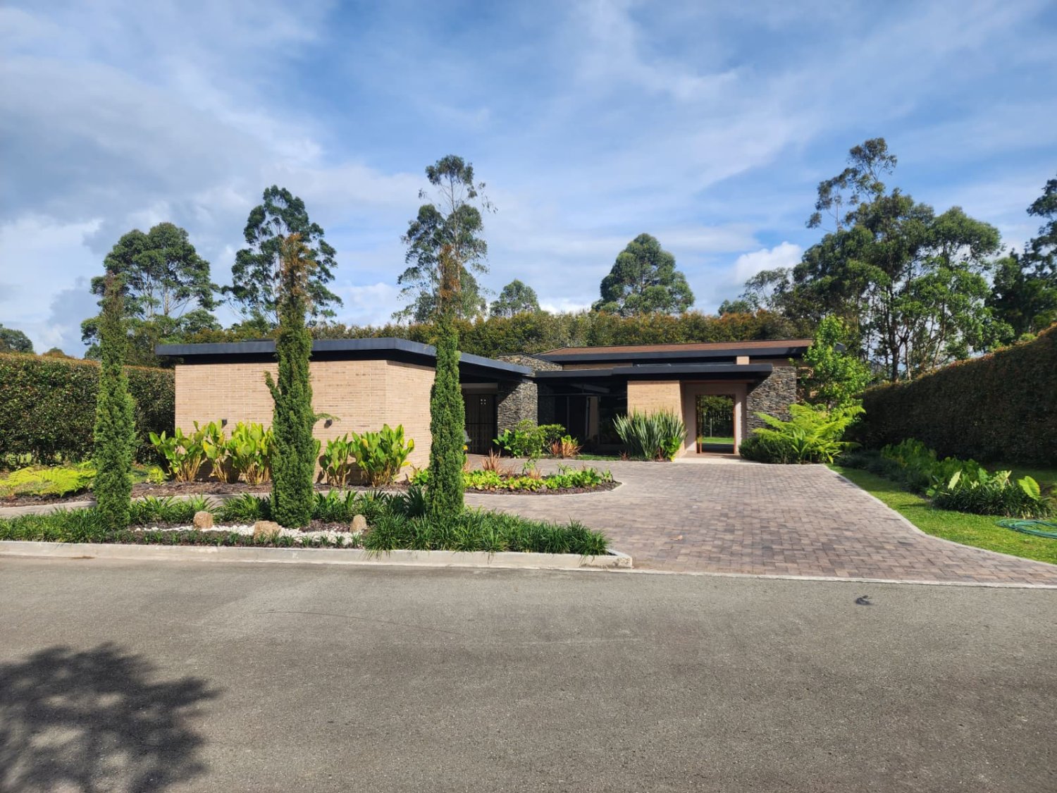 Se Renta o Vende Exclusiva casa en el sector de llano grande  - Image 6