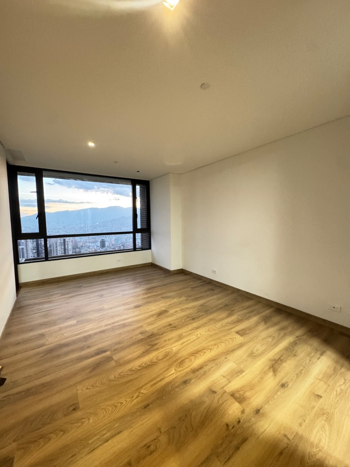 Apartamento Panorámico en Medellín - Image 13