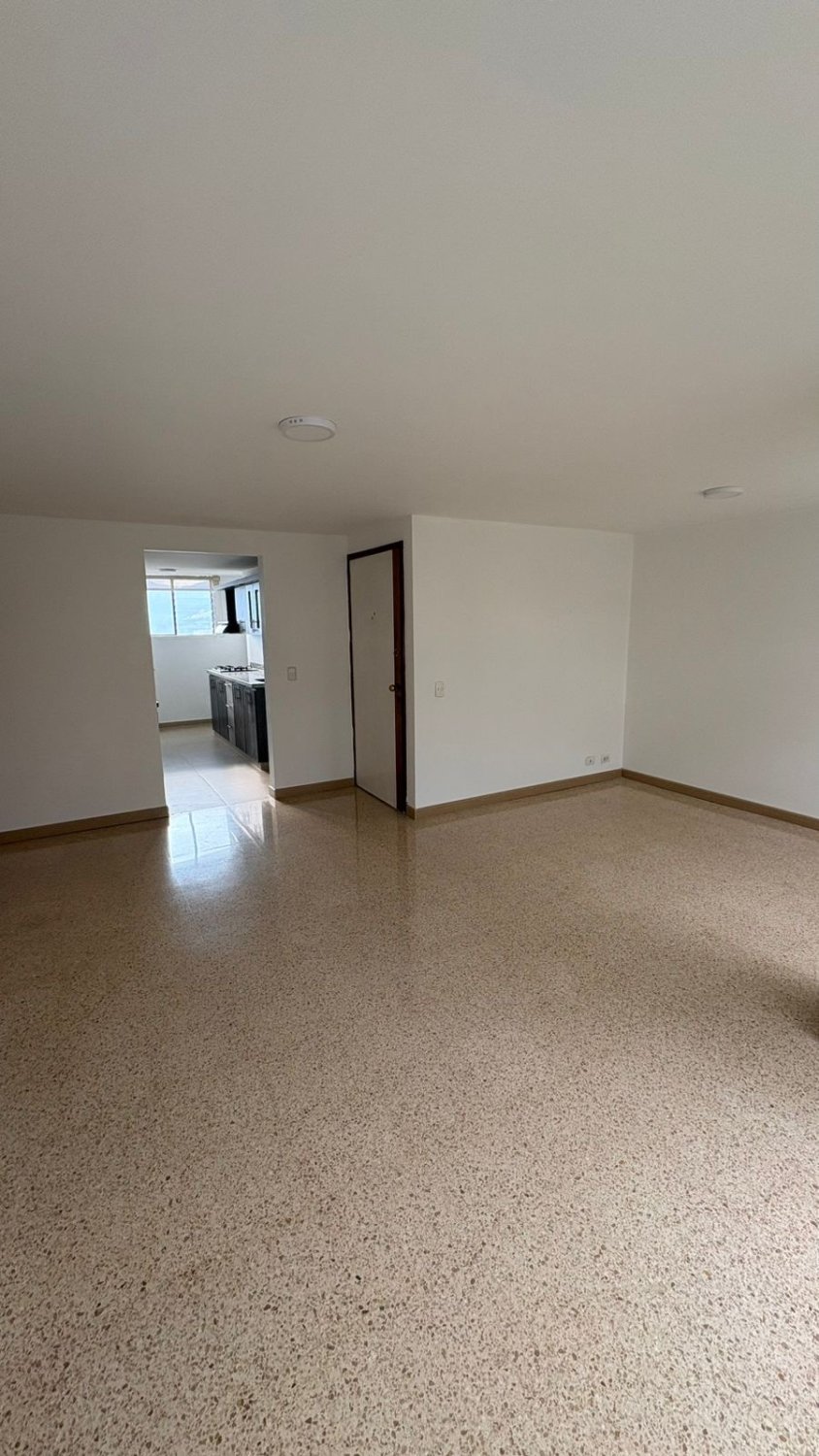 Moderno Apartamento en Poblado San Lucas - Image 4