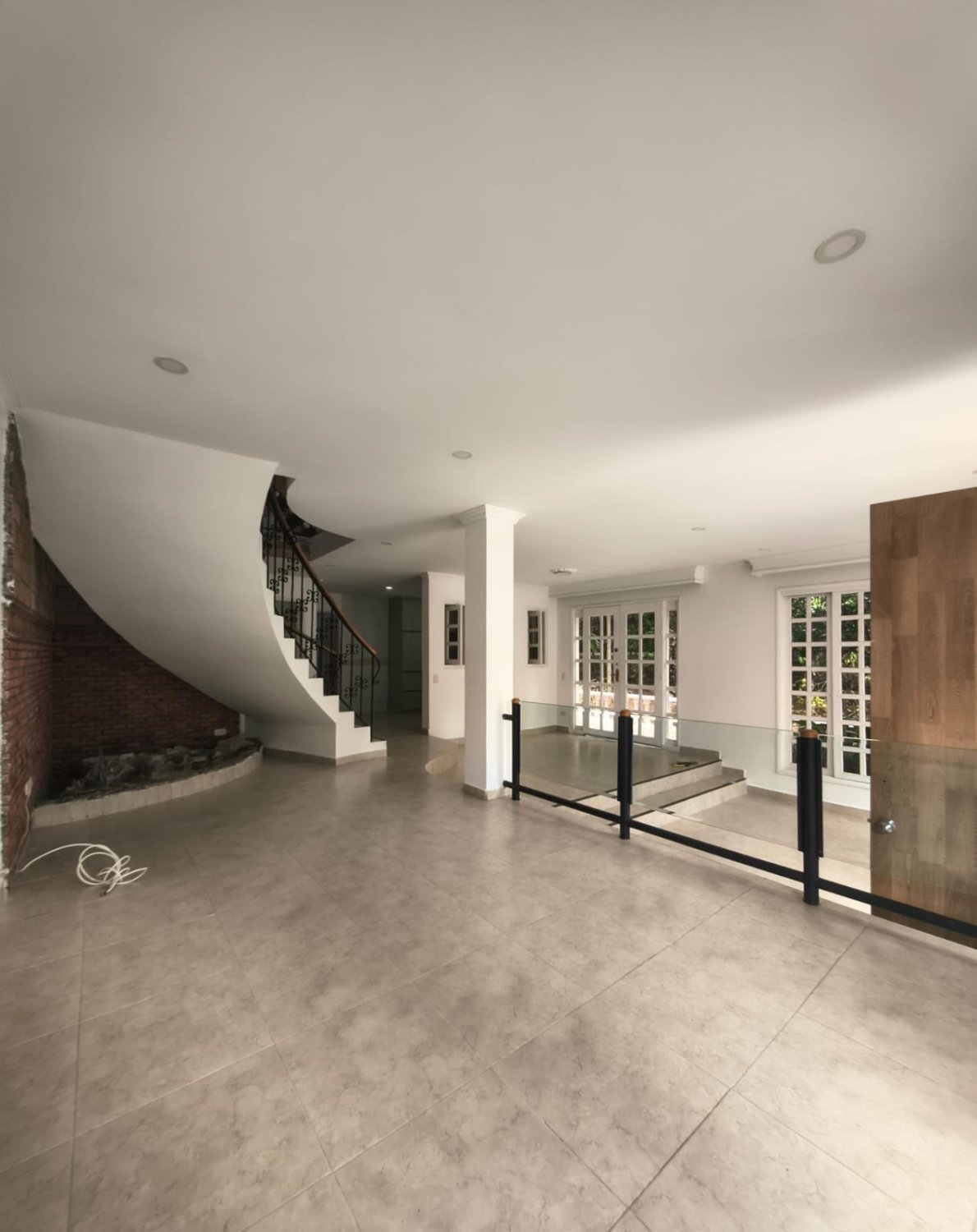 Gran Casa de 3 niveles en Renta y Venta en Sabaneta  — 16