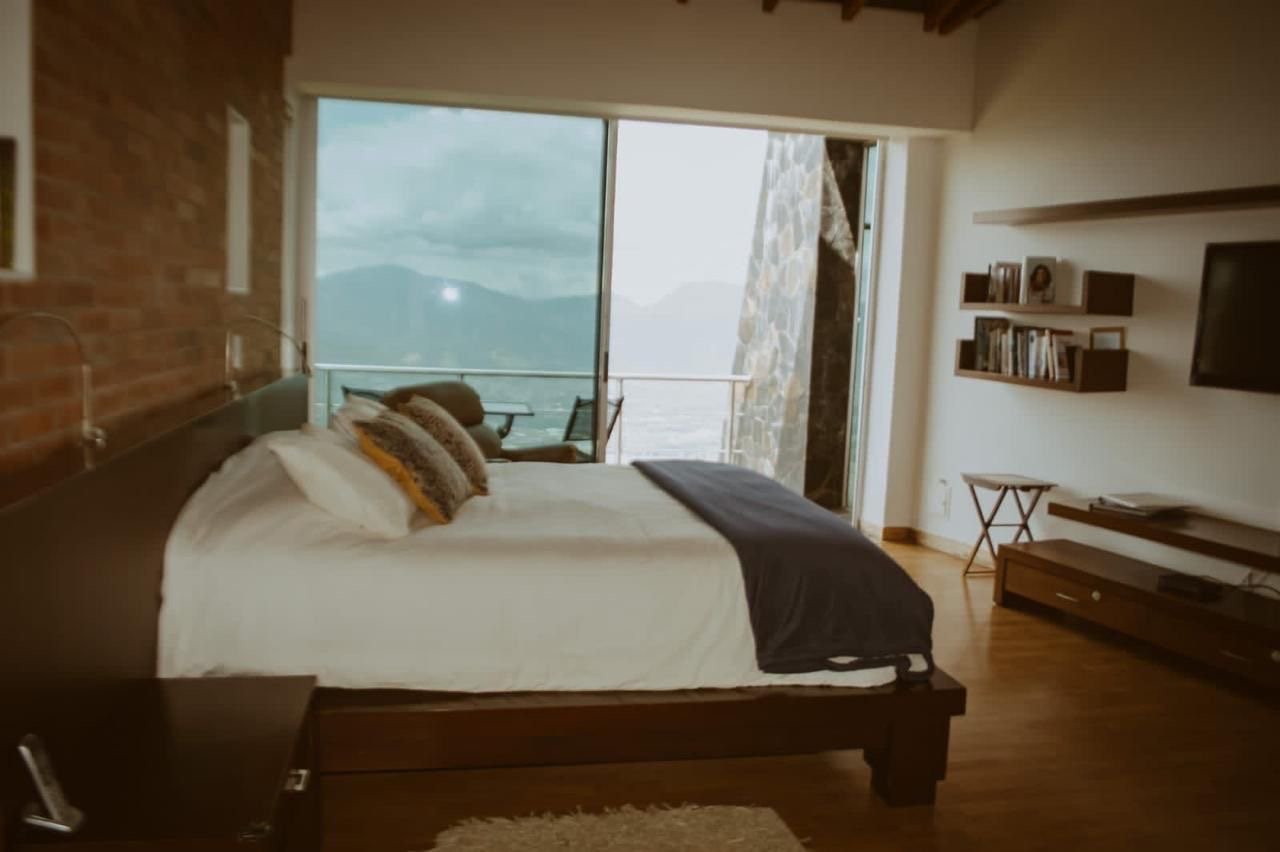 Exclusiva casa en Renta y venta en las palmas con vista panorámica a todo Medellín  - 20