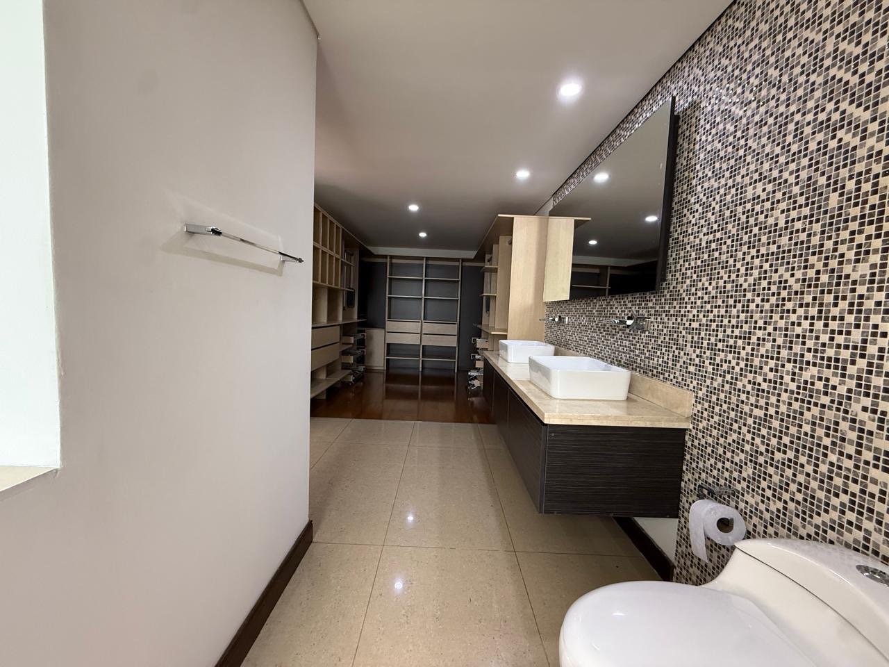 En renta y Venta amplio apartamento en Castropol  - Image 22