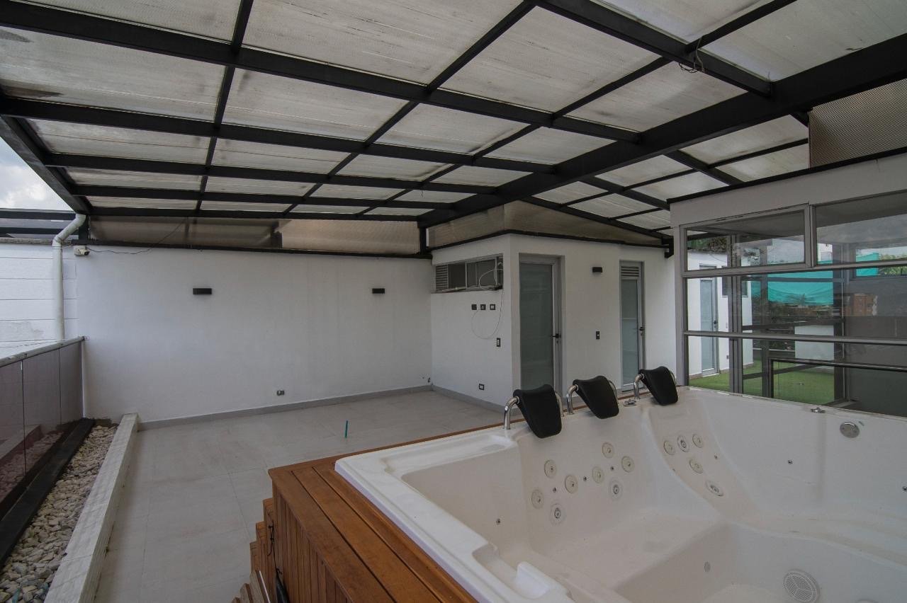 Se Renta casa en el sector de san lucas (Envigado)  - Image 20