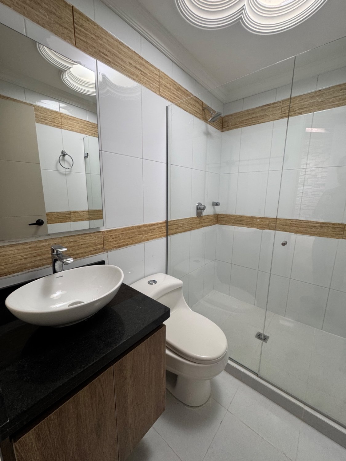 Amplia Casa Moderna en Envigado - Image 16