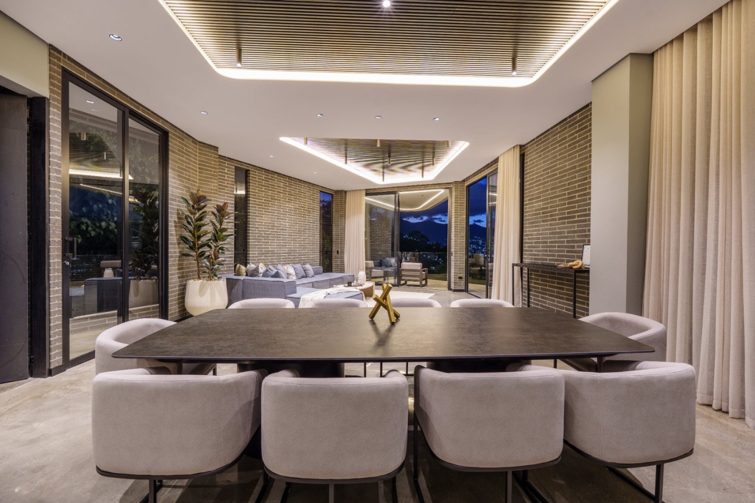 Luxury Villa for Short-Term Rental – London House - Image 16