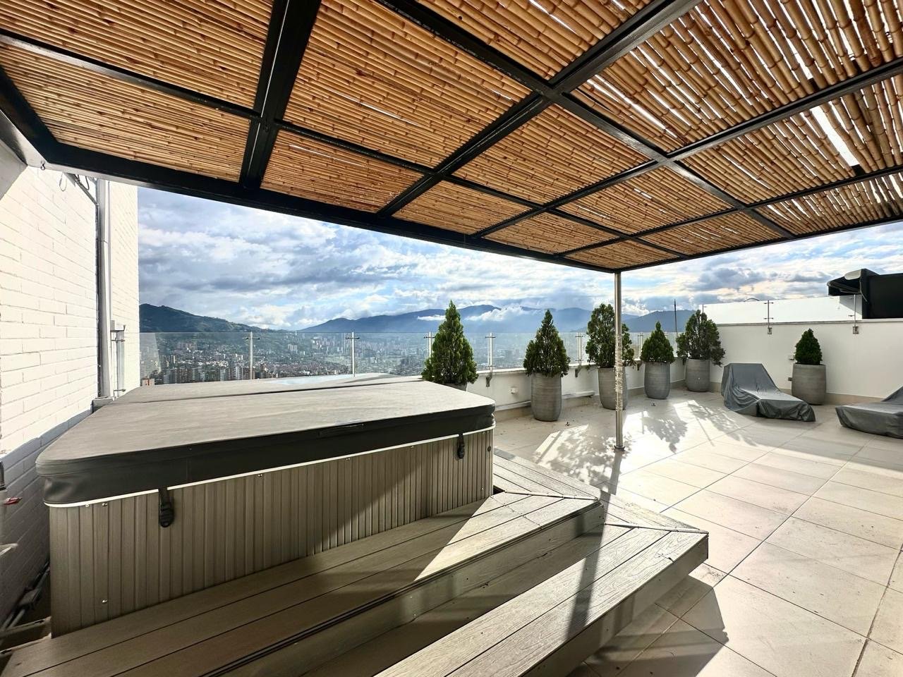 Exclusivo apartamento duplex con terraza y vista a la ciudad y jacuzzi en renta y venta  — 17