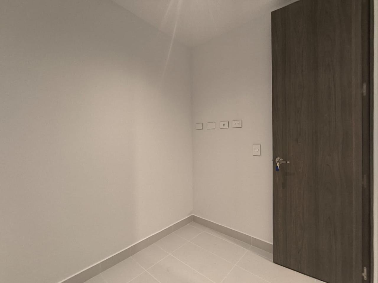 Moderno Apartamento En Poblado — 5