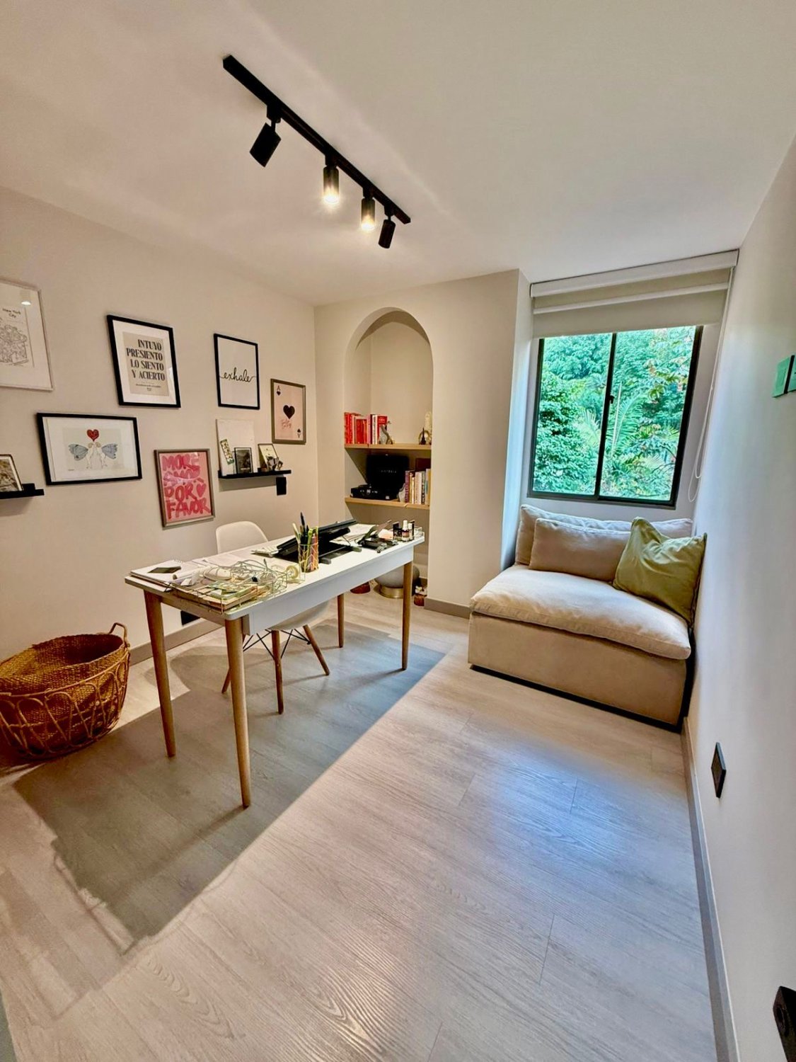 Moderno Apartamento Amoblado en Ubicación Central - Image 15