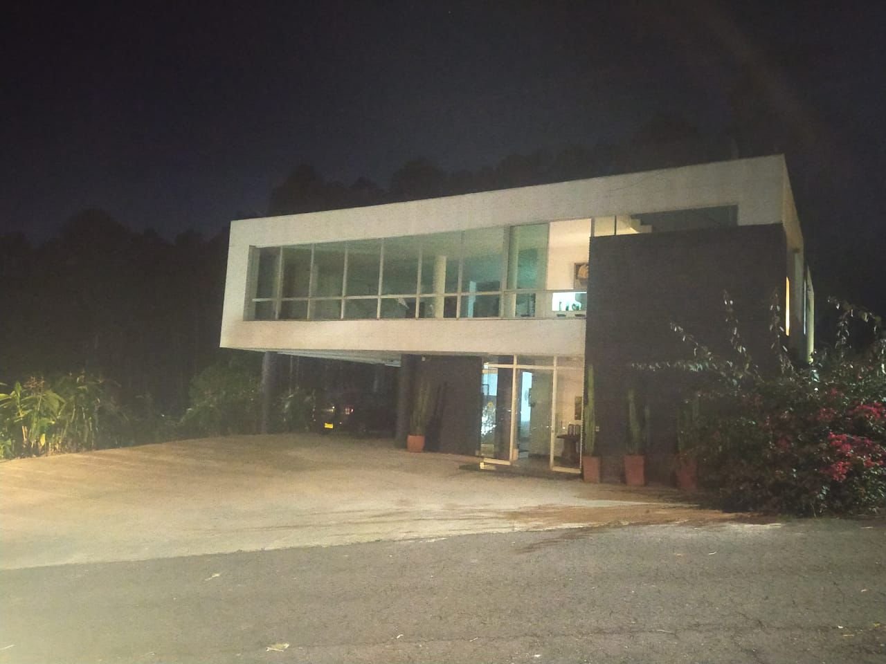 Exclusiva Casa de lujo en Renta trádicional y Venta en el Poblado  - Image 2