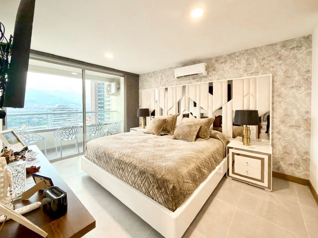 Venta De moderno apartamento en Ciudad Del Rio Medellin - Image 3