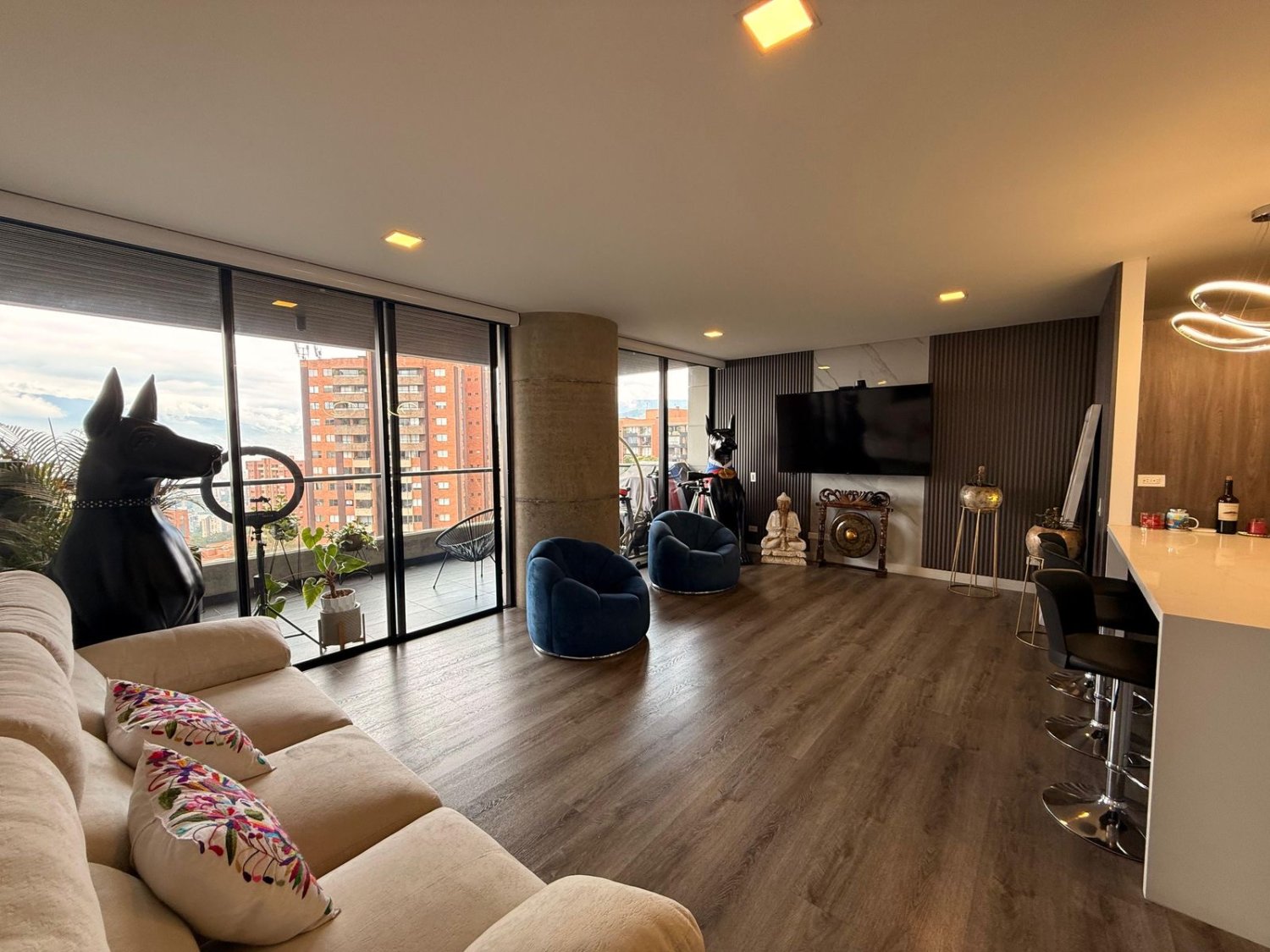 Se renta apartamento a pasos del cc tesoro  - Image 7