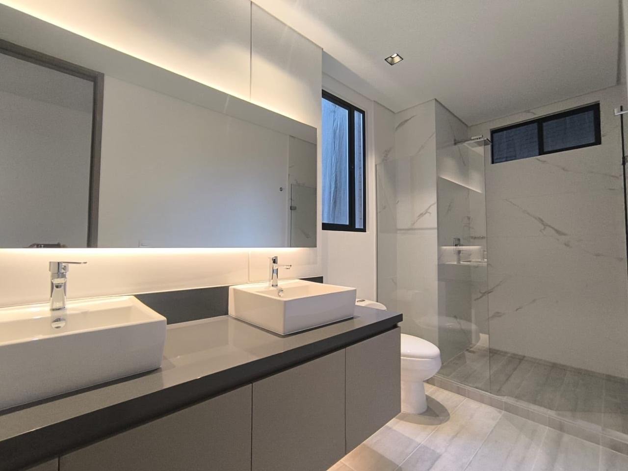 Moderno Apartamento En Poblado — 8