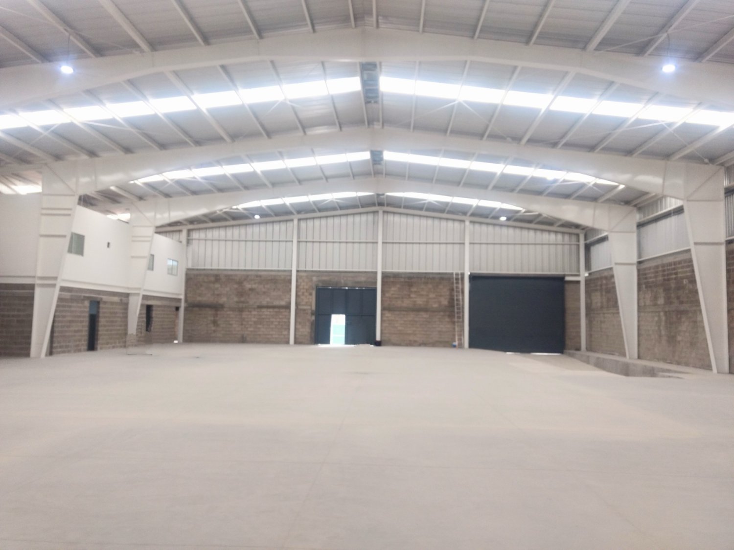 Nave Industrial en Calle Hernán Cortes - Image 3