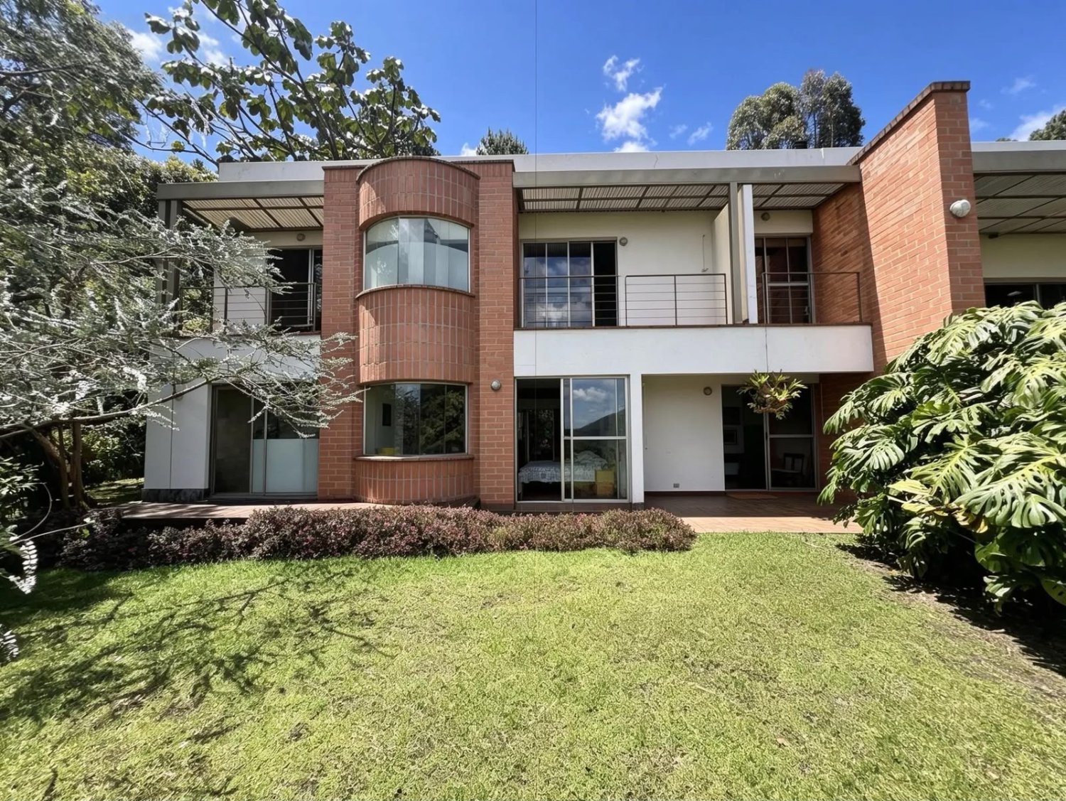 Exclusiva Casa campestre con amplio lote en Venta y renta  — 4