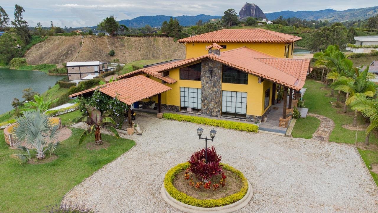 Luxury Country Estate for Sale – El Peñol, Antioquia - 19