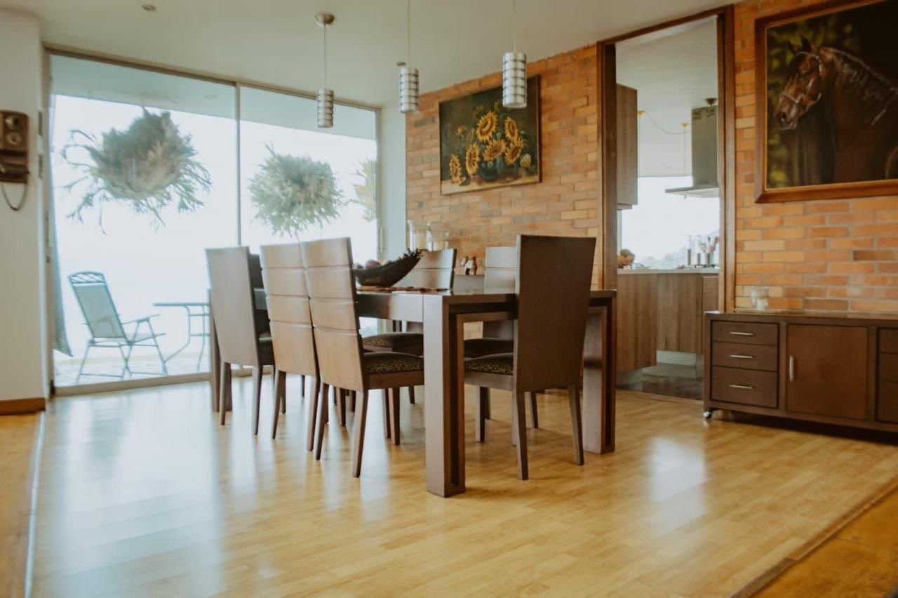 Exclusiva casa en Renta y venta en las palmas con vista panorámica a todo Medellín  - 8