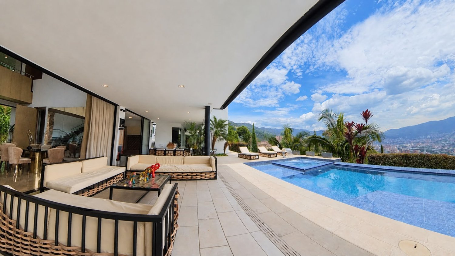Luxury Villa for Rent – Las Palmas, Medellín