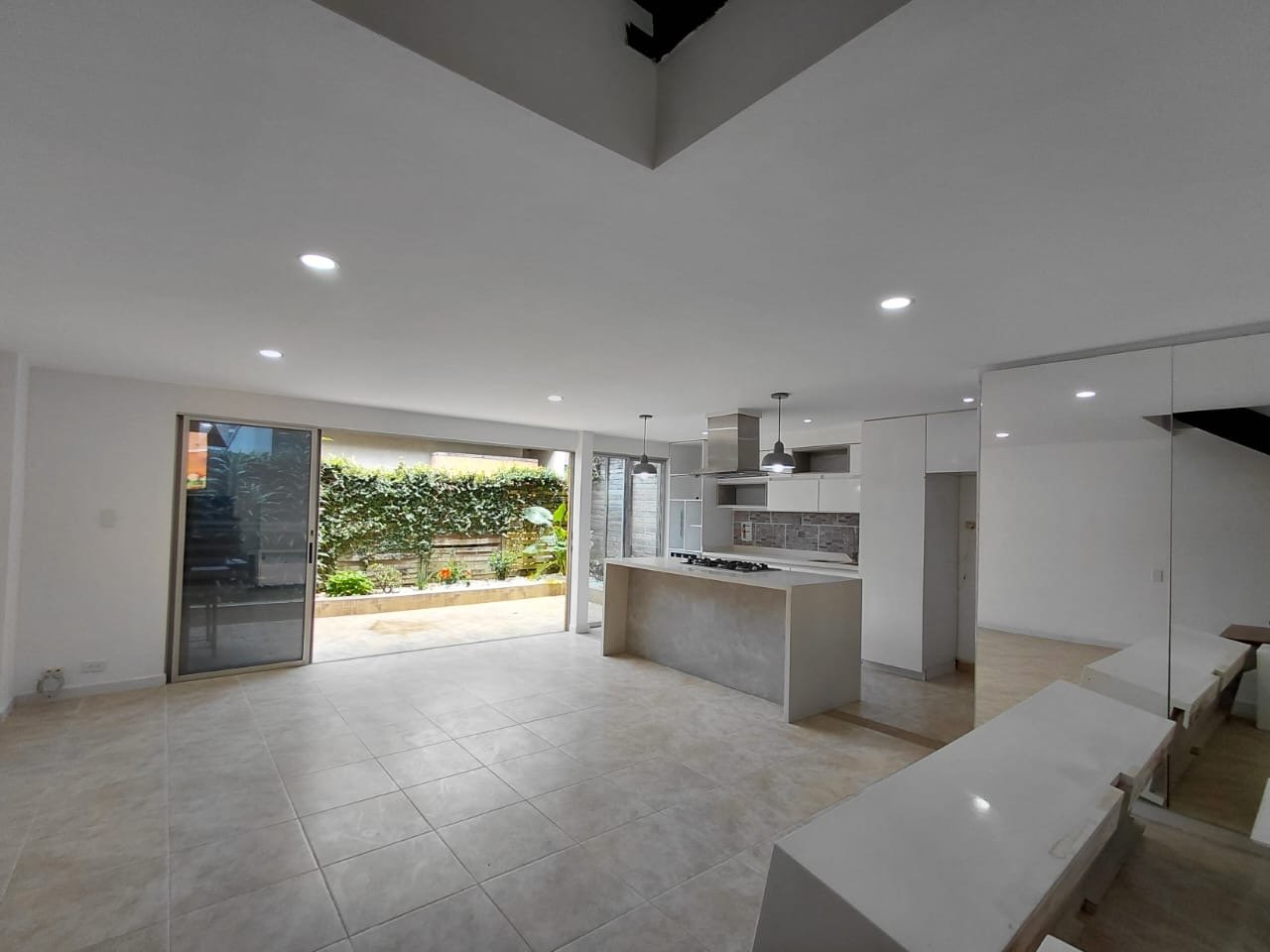 Casa en Renta tradicional con fácil Acceso por las Palmas  - Image 3