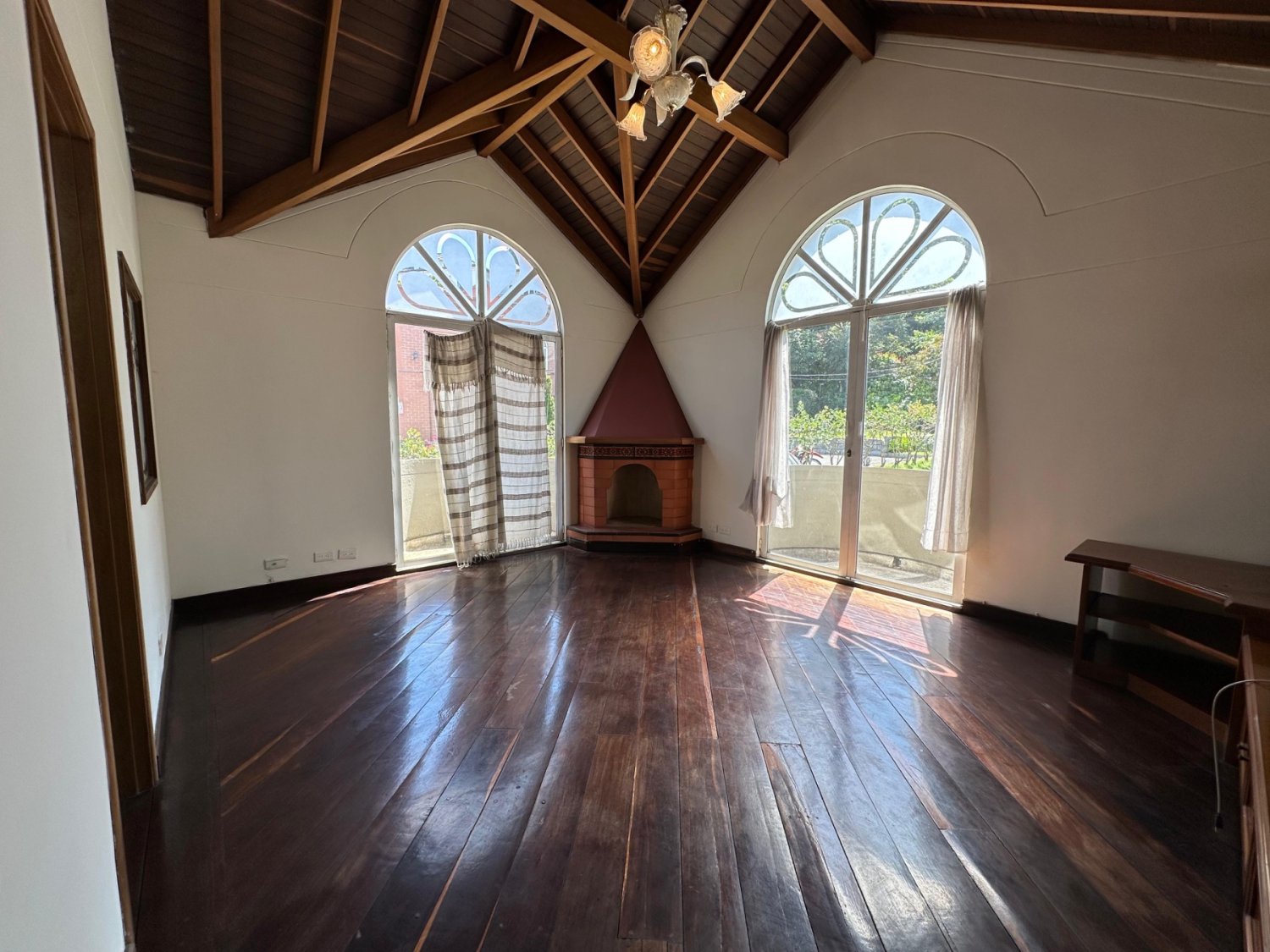 Se Renta casa Colonial en el Poblado con fácil Acceso a Palmas  - Image 8