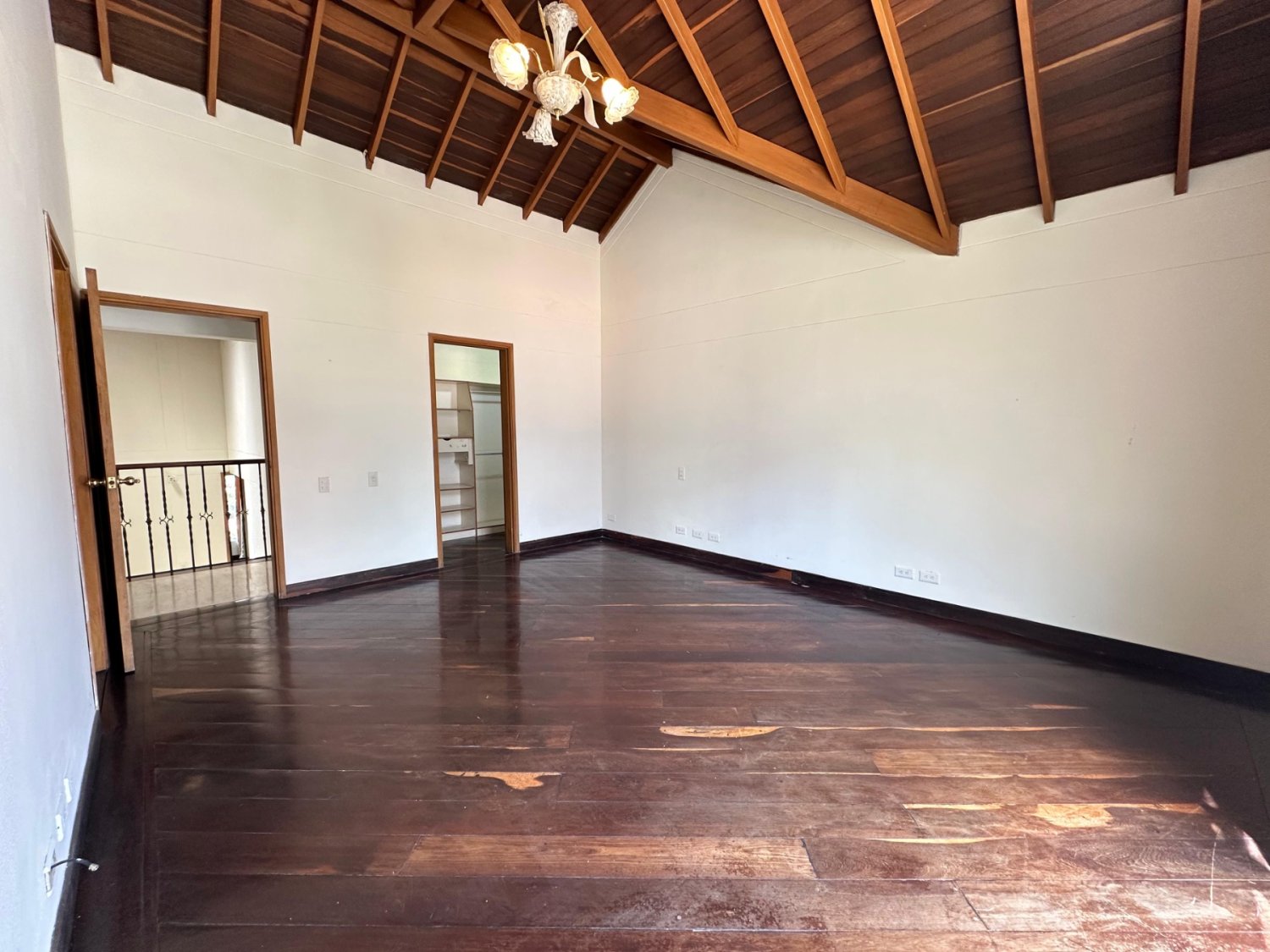 Se Renta casa Colonial en el Poblado con fácil Acceso a Palmas  - Image 19