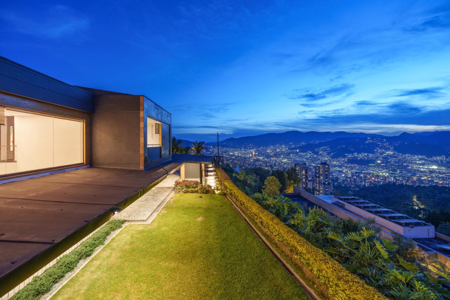 Exclusiva Casa De lujo en Renta y venta con la mejor Vista panorámica a Medellín 