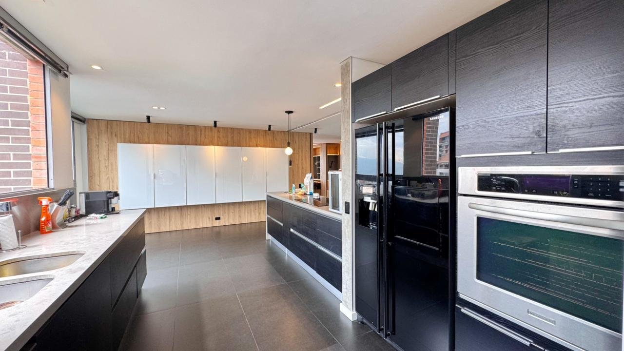 Apartamento moderno en renta Amoblada en el Sector del poblado  - Image 3