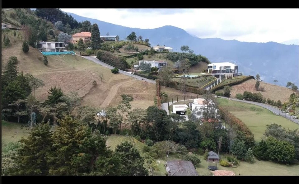 Lote en venta en las palmas en parcelación  — 1