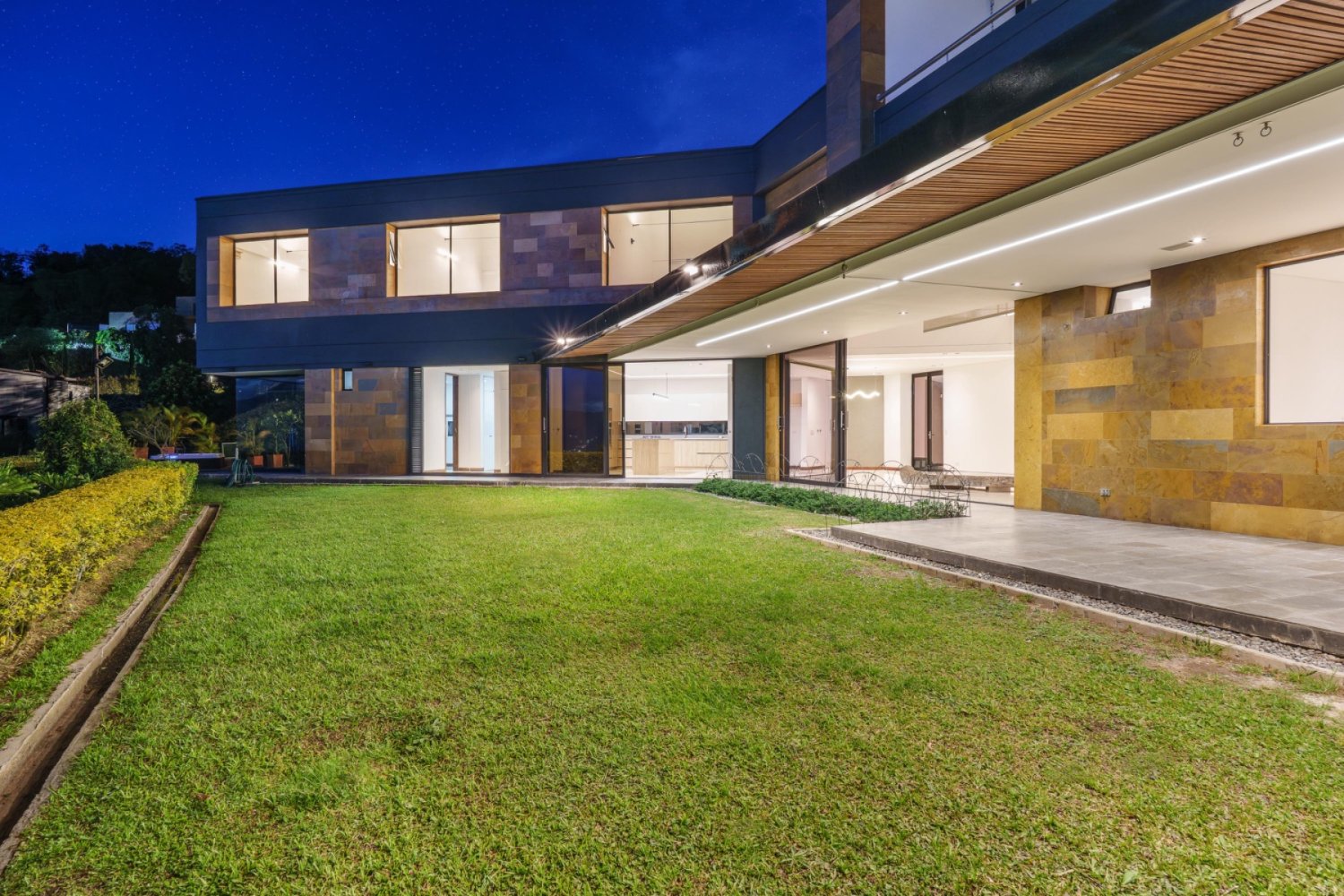 Exclusiva Casa De lujo en Renta y venta con la mejor Vista panorámica a Medellín 