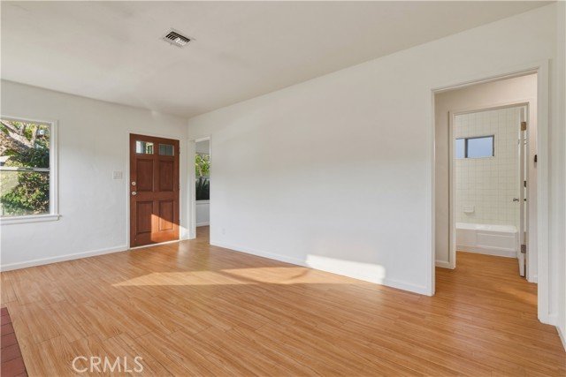 Roomy Single Family Home in Burbank!  - Image 5