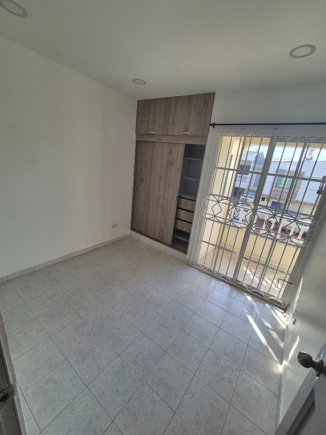 VENTA CASA DE 2 NIVLES EN VILLA CAROLINA - LIBRE DE GRAVAMENES - Image 10