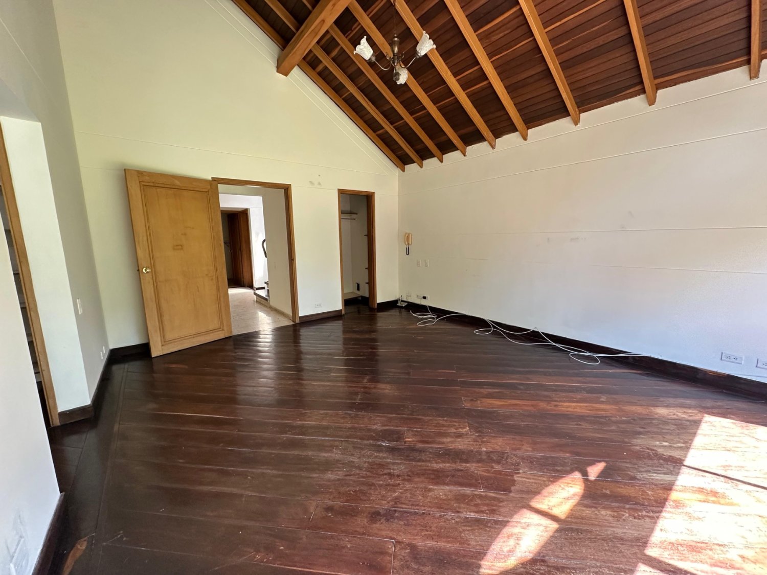 Se Renta casa Colonial en el Poblado con fácil Acceso a Palmas  - Image 5