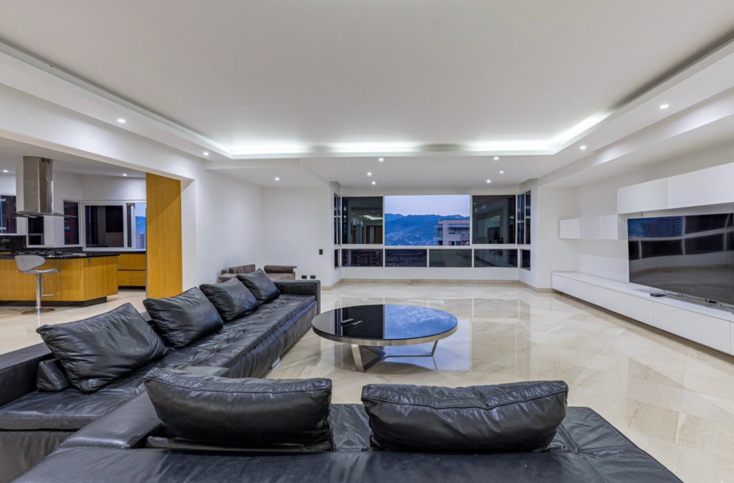 Luxury Penthouse for Short-Term Rental – PH Los Balsos - Image 5
